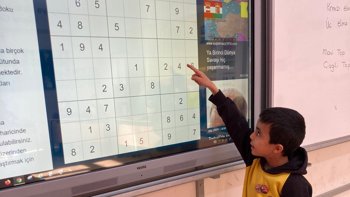 Özel Yetenekli Öğrencimiz Yusuf Arkadaşlarına Sudoku Oyununu Oynattı
